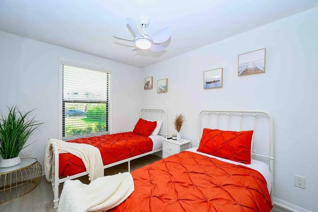 Holiday home The Suzana Sunrise- 5 Minutes To Vanderbilt Beach! New York