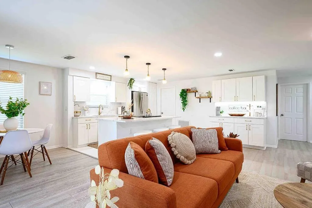The Suzana Sunrise- 5 Minutes To Vanderbilt Beach! New York Holiday home