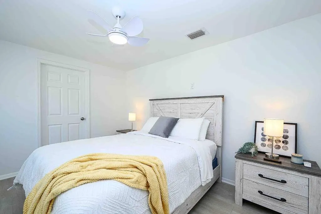 The Suzana Sunrise- 5 Minutes To Vanderbilt Beach! New York United States