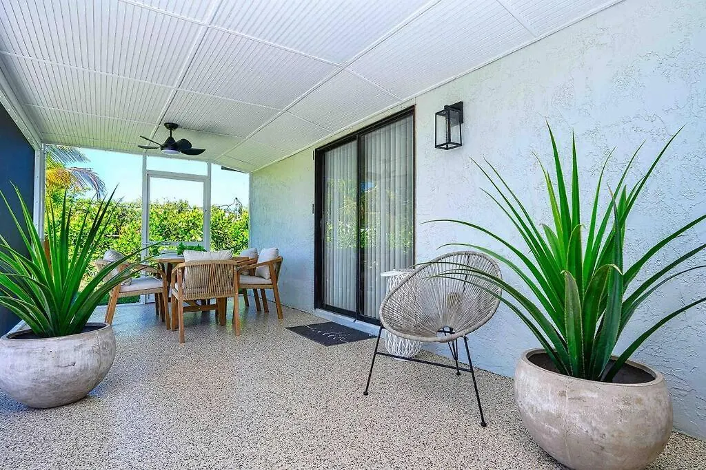 The Suzana Sunrise- 5 Minutes To Vanderbilt Beach! New York Holiday home